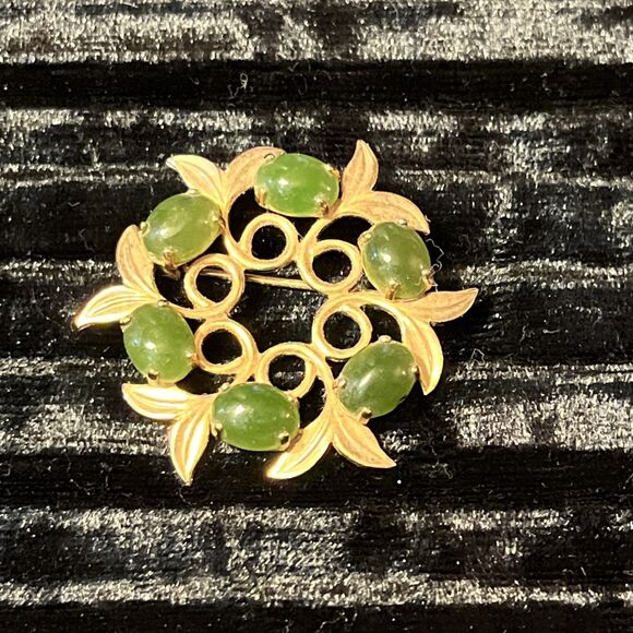 Vintage Curtis Creations 12k Gold Filled Nephrite Jade Round Brooch Pin 1.25” - Picture 1 of 6